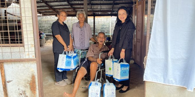 มอบผ้าอ้อมสำหรับผู้สูงอายุและผู้พิการสำหรับบุคคลที่มีภาวะพึ่งพิงและบุคคลที่ผู้ที่มีภาวะปัญหาการกลั้้นปัสสาวะหรืออุจจาระไม่ได้