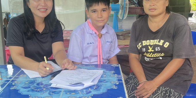 ลงพื้นที่สอบข้อเท็จจริงครอบครัวนักเรียนยากจน