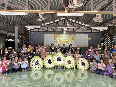โครงการพัฒนาคุณภาพชีวิตและส่งเสริมอาชีพผู้สูงอายุ ผู้พิการและผู้ด้อยโอกาส หลักสูตร การทำดอกไม้จันทร์และพวงหรีด ประจำปีงบประมาณ 2569 ณ ศาลาสร้างสุข บ้านอูนยางคำ